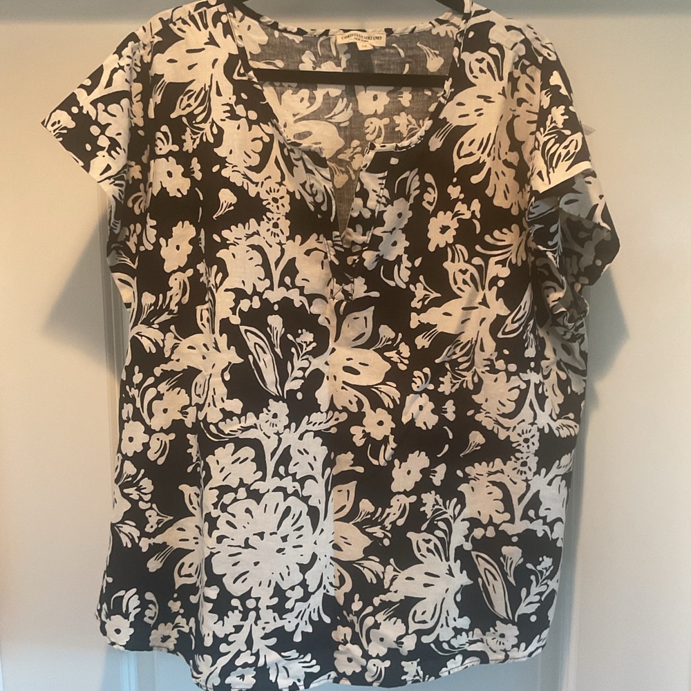 ChristenSiriano Black & White Floral Women's Top - Classic Short Sleeve 1X